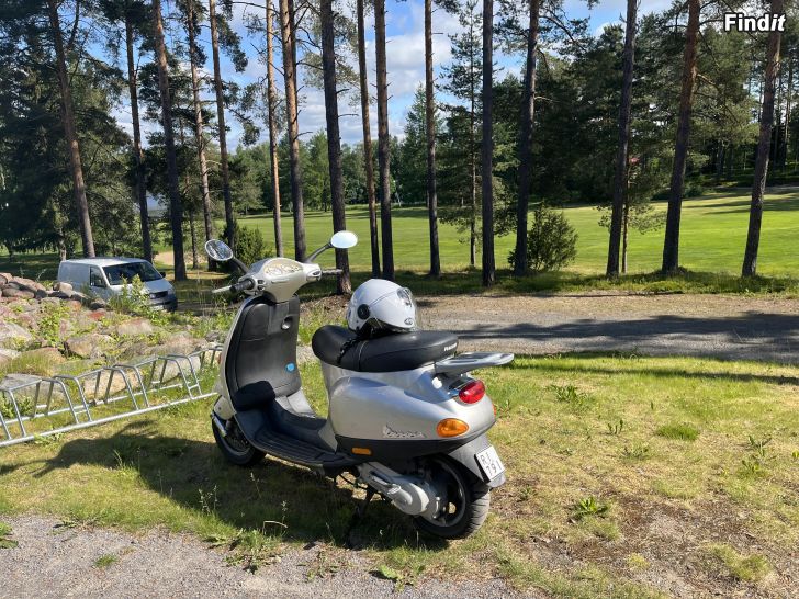 Myydään Vespa ET2 skootteri