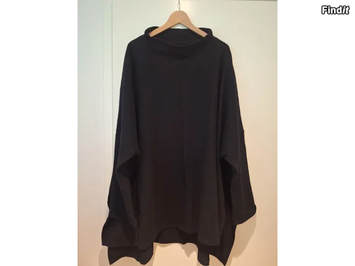 Säljes Noolan oversize cape/tunika L/XL