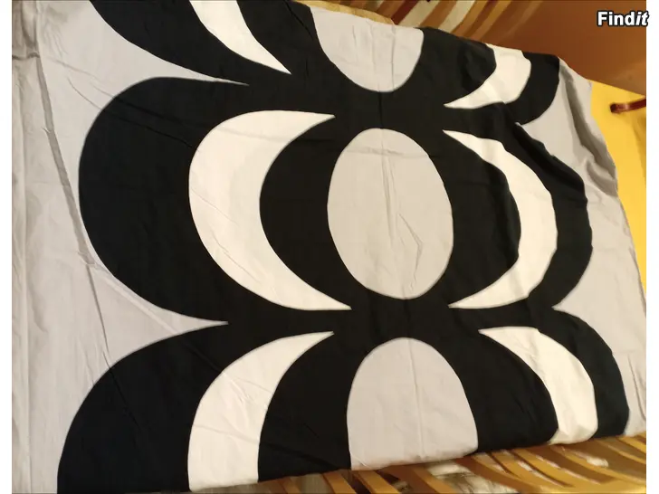 Myydään Marimekko Kaivo pussilakanat x2