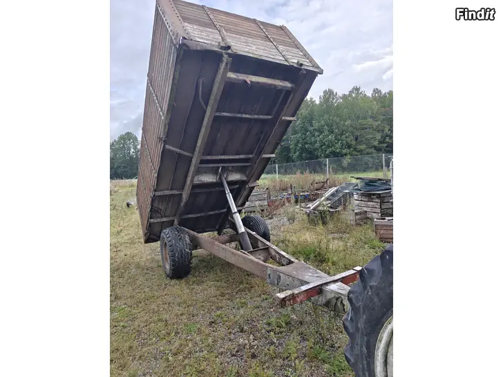 Säljes Traktor kippkärra