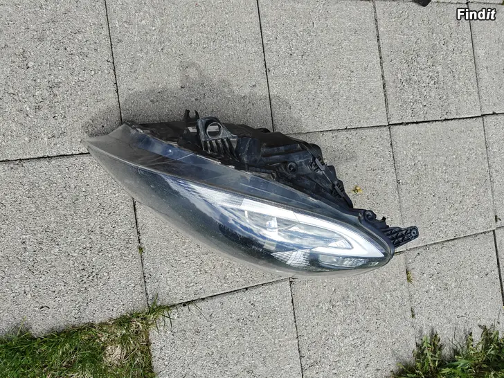 Säljes Volvo framlamppa