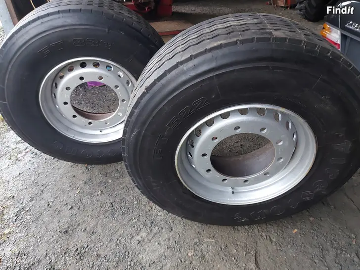 Myydään 385/65r22.5 Renkaat vanteilla 2 kpl