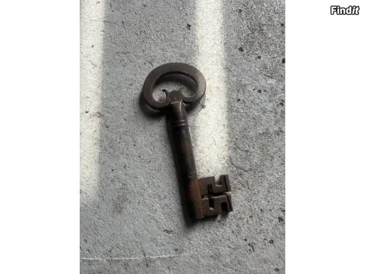 Myydään Gamla verktyg och nyckel