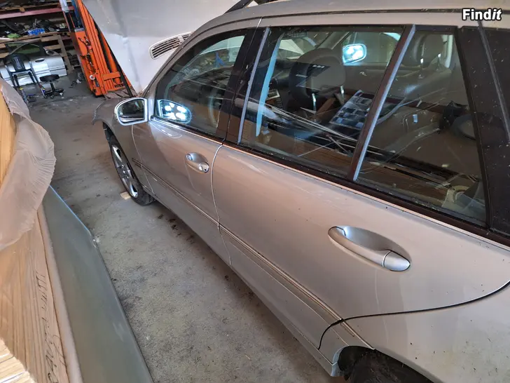 Myydään MB W203 vasen etuovi