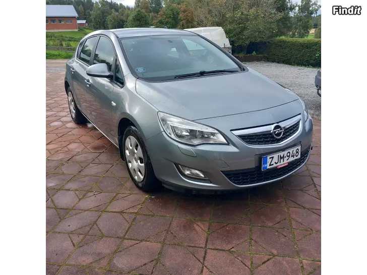 Myydään Opel astra