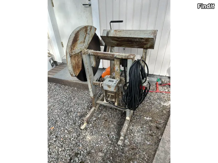 Säljes Vedkap med elmotor