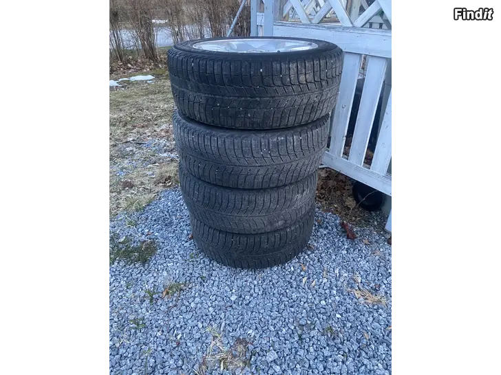 Myydään Säljes fina style 44 bmw fälgar
