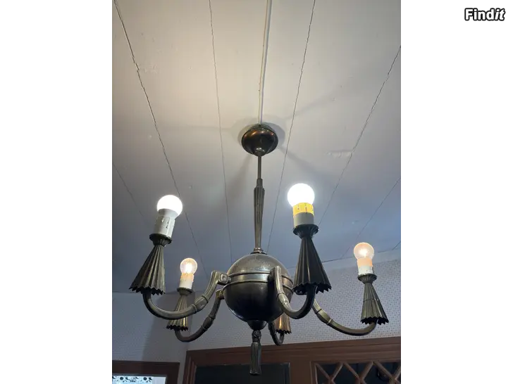 Säljes Stor taklampa Jugend eller äldre