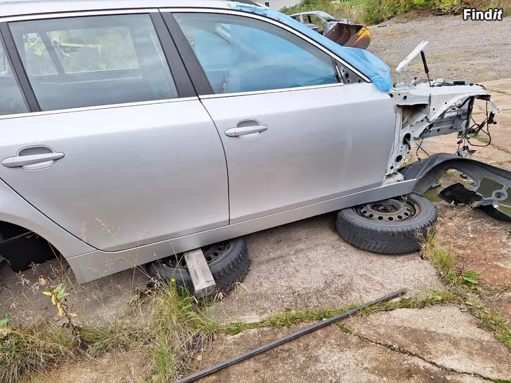 Myydään Bmw E61 oikea takaovi