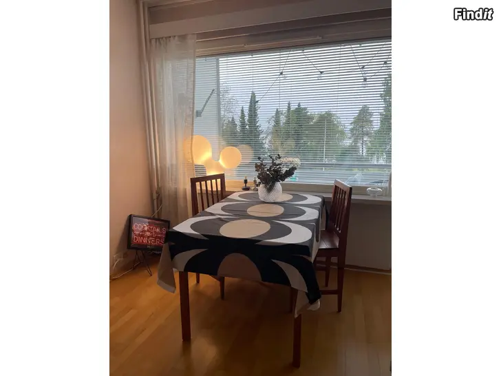 Säljes Matbord som går att förlänga