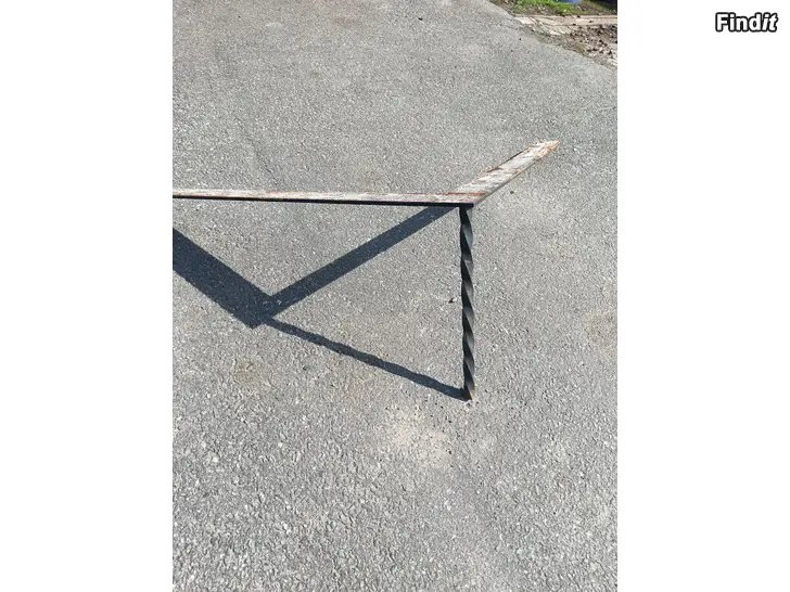 Säljes Järn åt öppen hörnspis