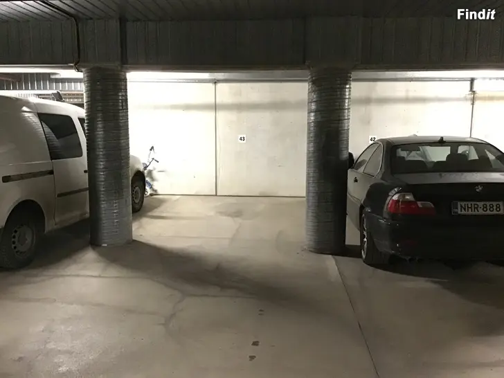 Säljes Bilhallplats i centrum