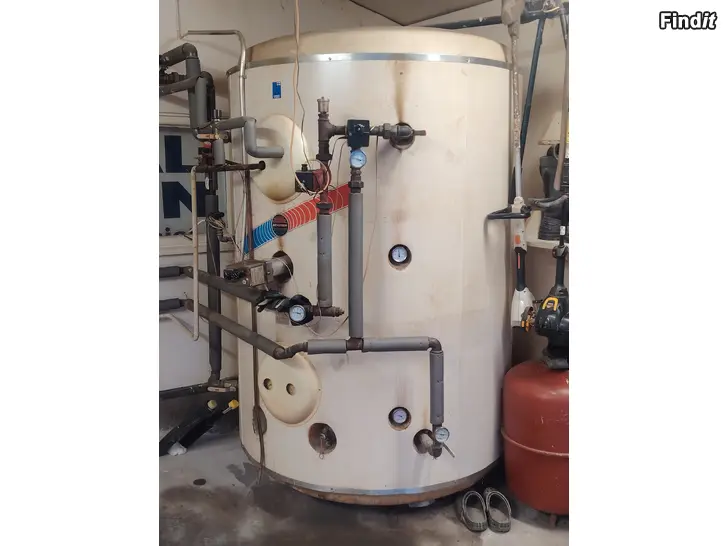 Säljes ackumulatortank 2000L samt vedpanna 40kw