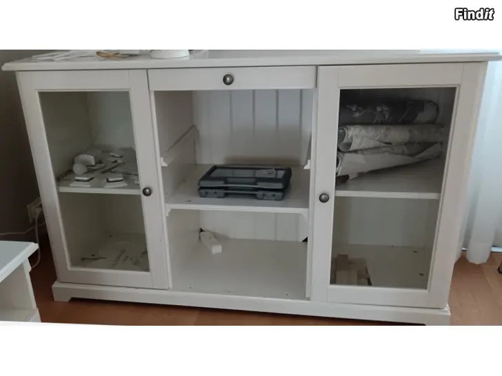 Myydään Liatorp lasikaappi