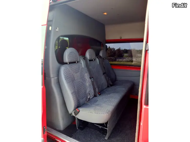 Myydään Ford Transit 9 999  T350 Trend 2.2 TDCi 115hv 3+3 kevytkuorma-auto