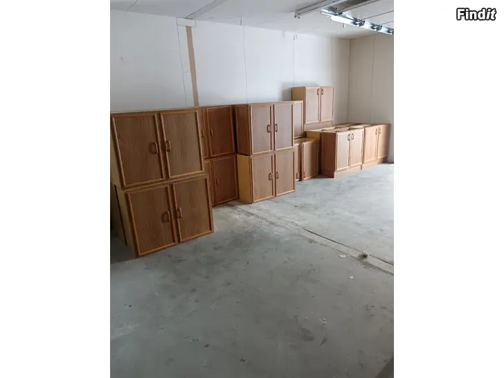 Myydään Snygga skåp och hyllor
