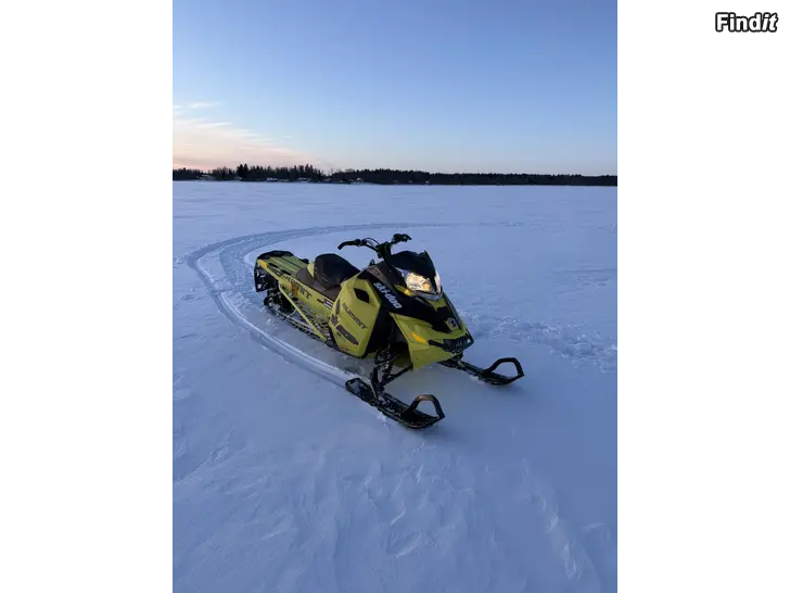 Säljes Ski-doo summit 800