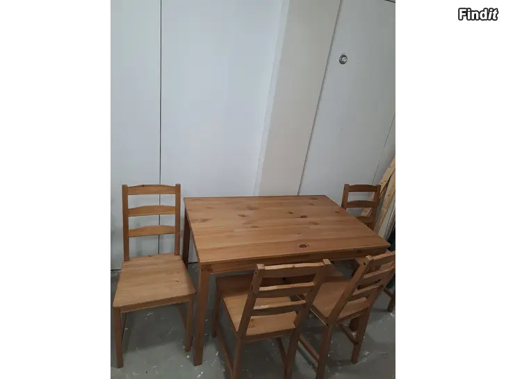 Säljes Matbord 4 stolar