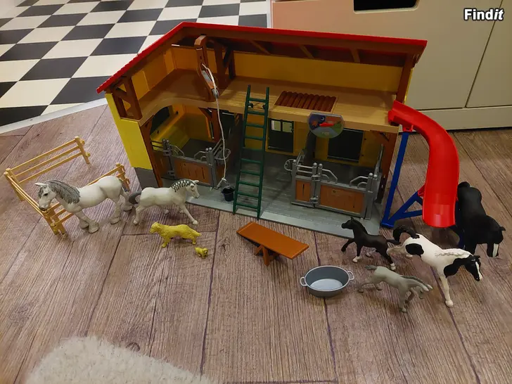 Säljes Schleich stall + hästar m.m