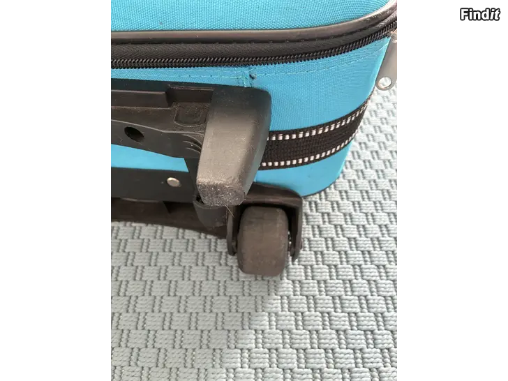 Myydään Feru sininen  lentolaukku