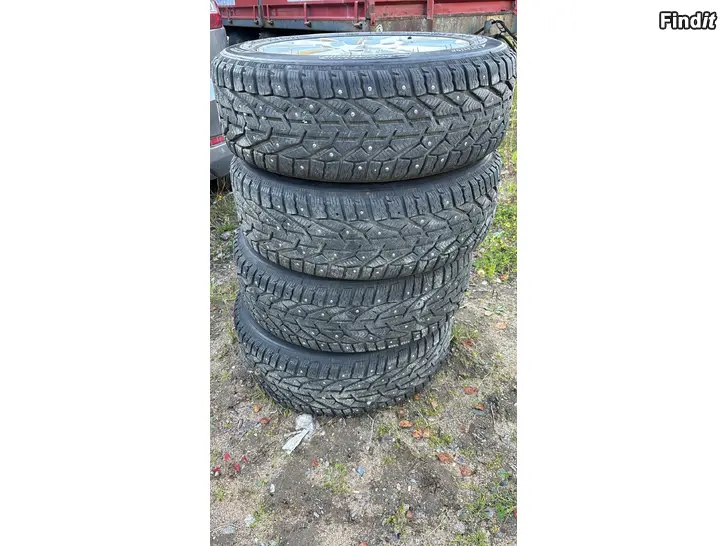 Myydään Ford Mondeo talvirenkaat vanteineen