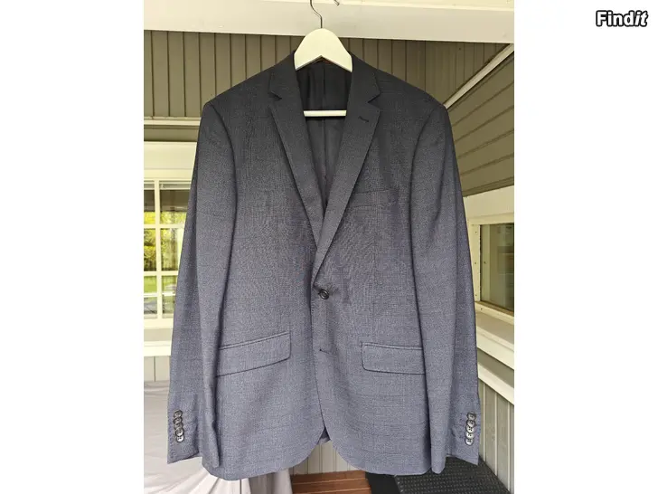 Myydään Miesten puku slim fit kokoa 50