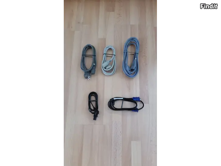Myydään Kojeliitosjohto 4kpl ja VGA-kaapeli 1kpl 10e
