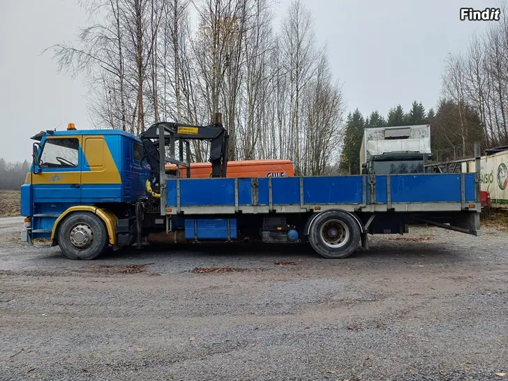 Säljes Kuorma-autoja nosturilla varustettuna