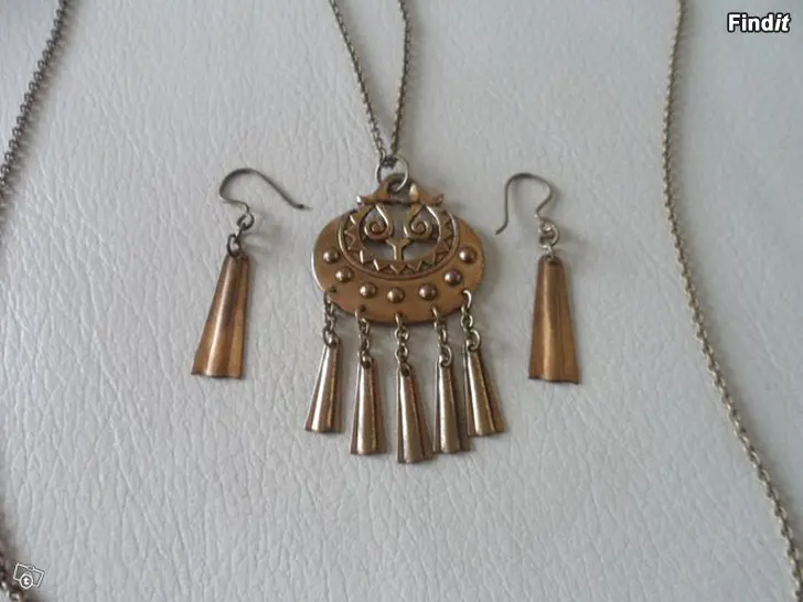 Myydään Kalevala Kuutar riipus ja korvakorut yht.hintaan