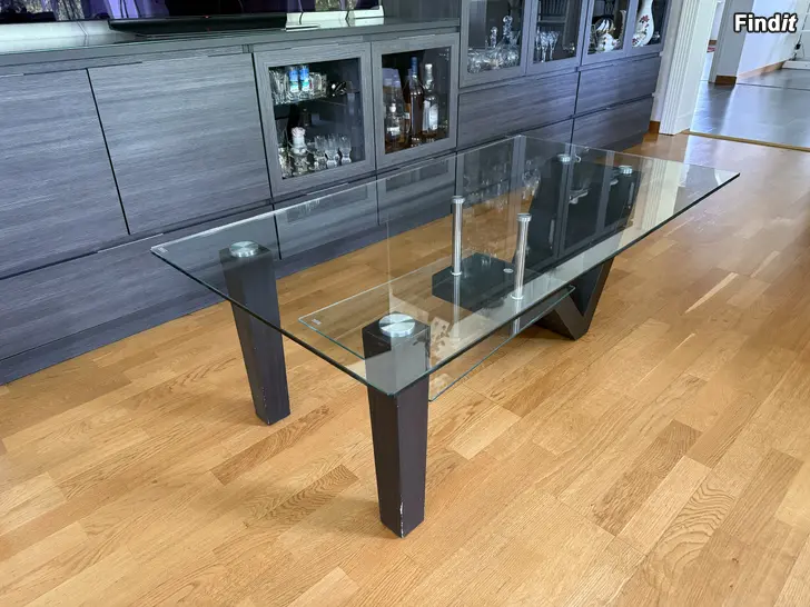 Myydään Soffbord i glas