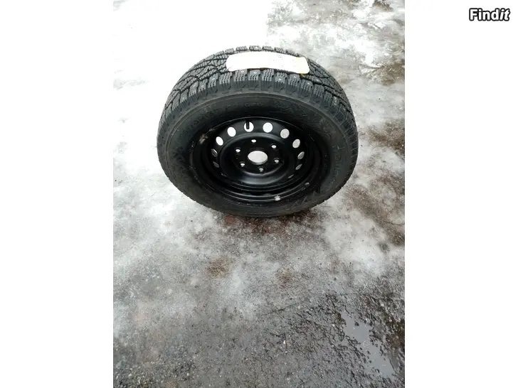 Myydään Hiace Nastarenkaat 15 tuumaa