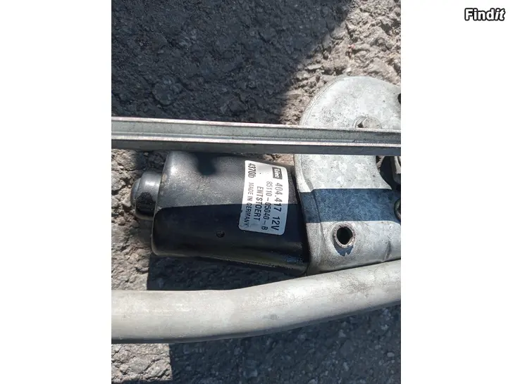 Myydään Toyota Avensis 2001 tuulilasin pyyhinmoottori 85110-05040-B
