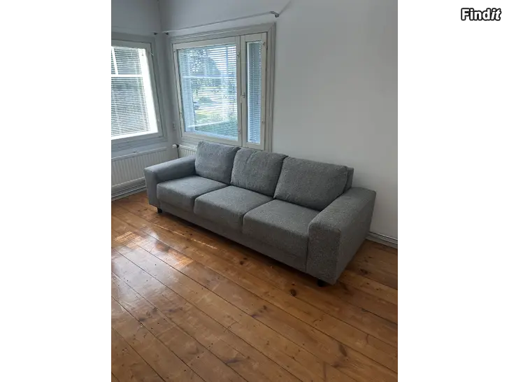 Säljes Bekväm 3-sittssoffa i grått