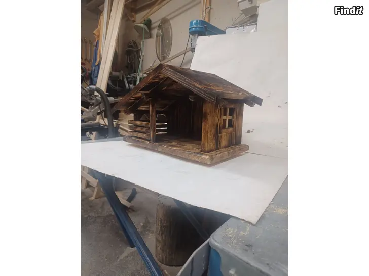 Säljes Hemma nu gjord julkrubba