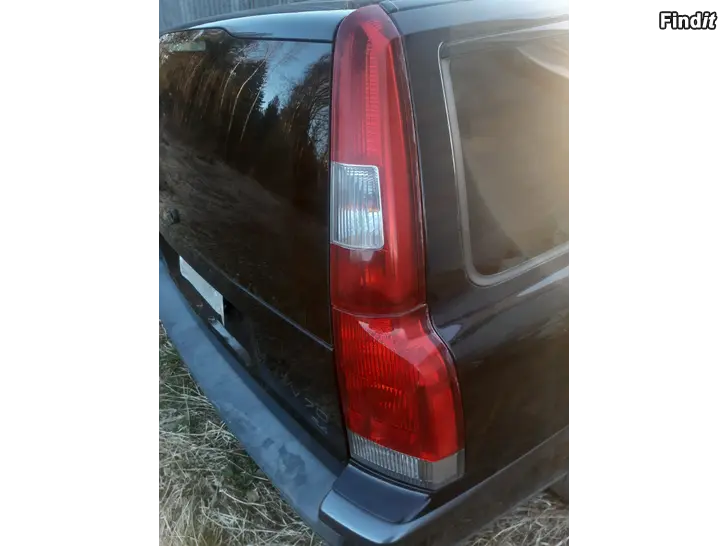 Säljes Volvo V70 baklampor 00-04. övre och nedre 50 eur
