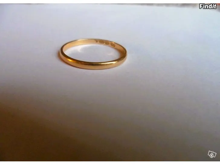 Myydään 18K sileä kultasormus koko 17