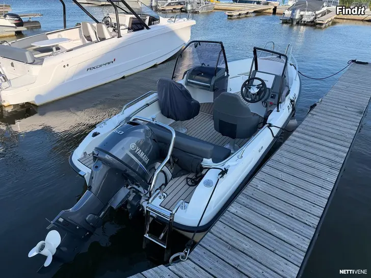 Säljes Yamarin 50BR + Yamaha 60. ENDAST 17h körd