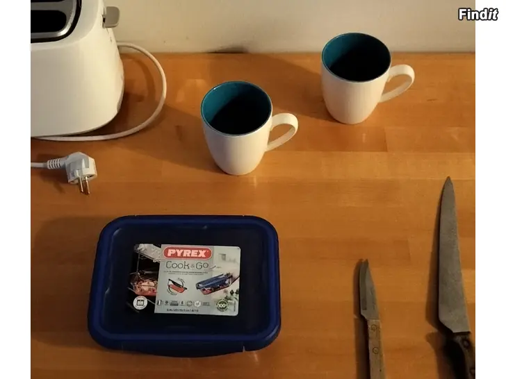 Myydään Mukit säilytysrasia pyrex