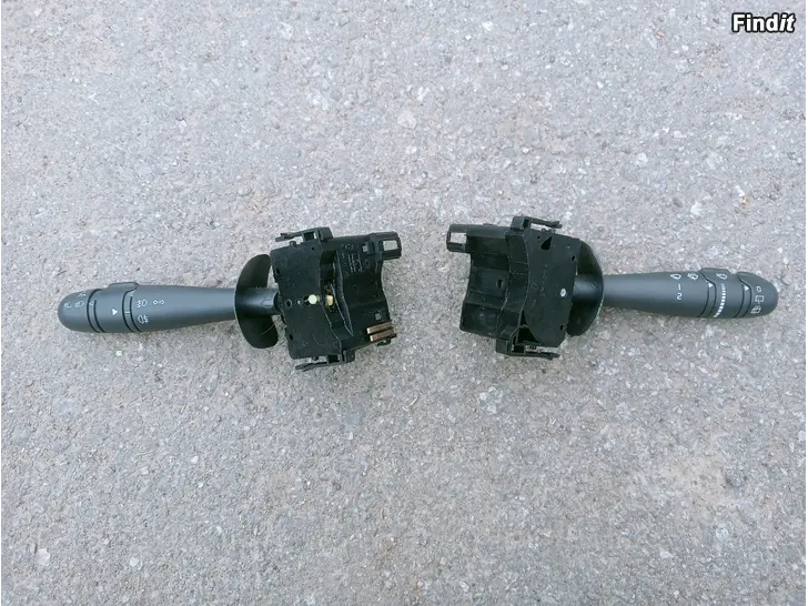 Myydään Renault Espace2007 monitoimivivut 8200328896