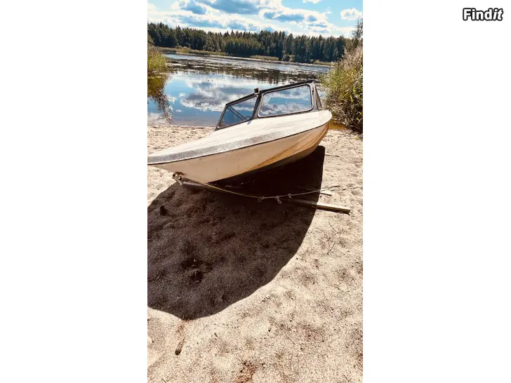Säljes Båt med vindruta