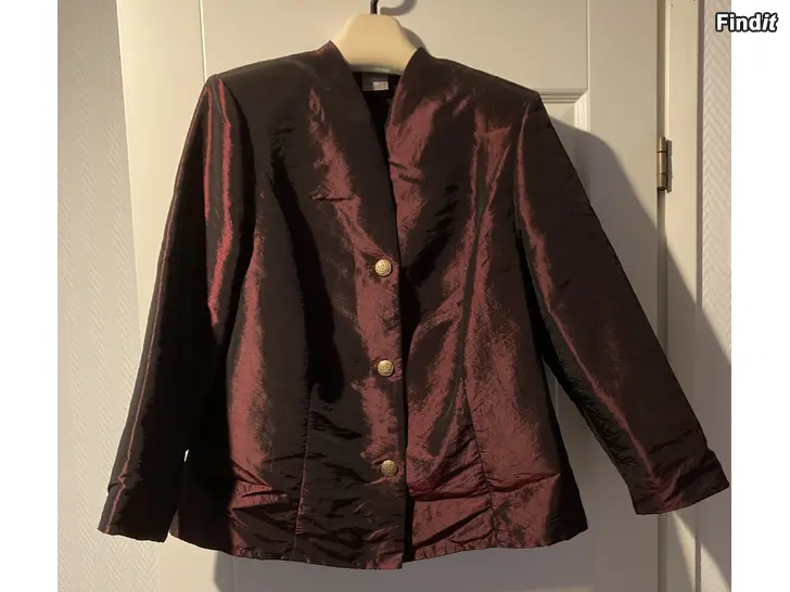 Säljes Festlig damblus, storlek 44