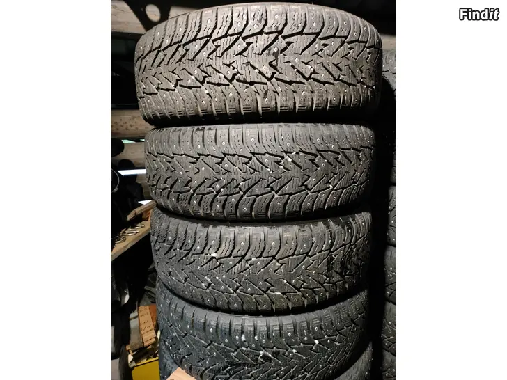 Myydään 215/60/17  SUV nastarenkaat