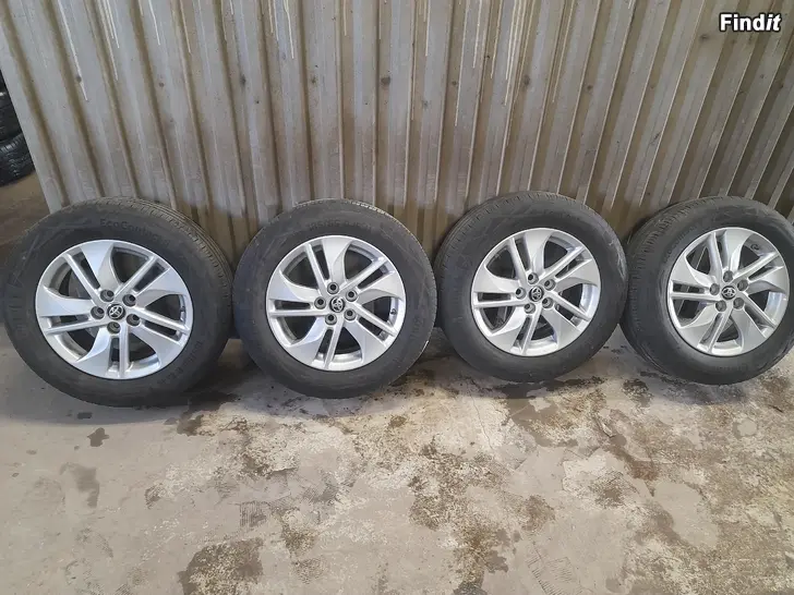 Myydään toyota yaris alkuperäiset aluvanteet