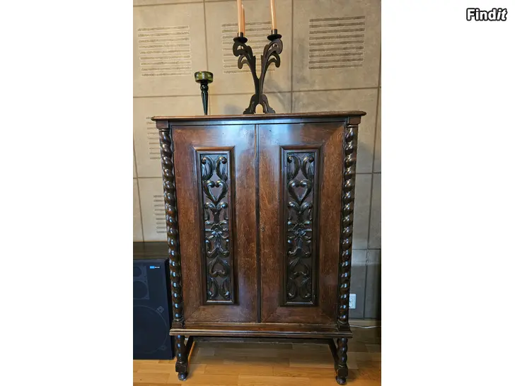 Säljes Gammalt vackert linneskåp