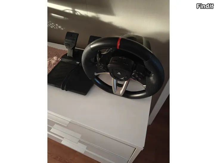 Säljes Ratt + pedaler till PS4, PS5  PC  fint skick