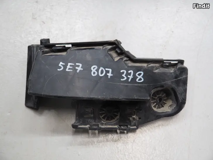 Myydään Skoda Octavia IV 19-25 Rear bumper brackets right 5E7807378 5E7807394