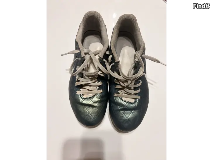 Säljes Fotbollsskor/jalkapallokengät