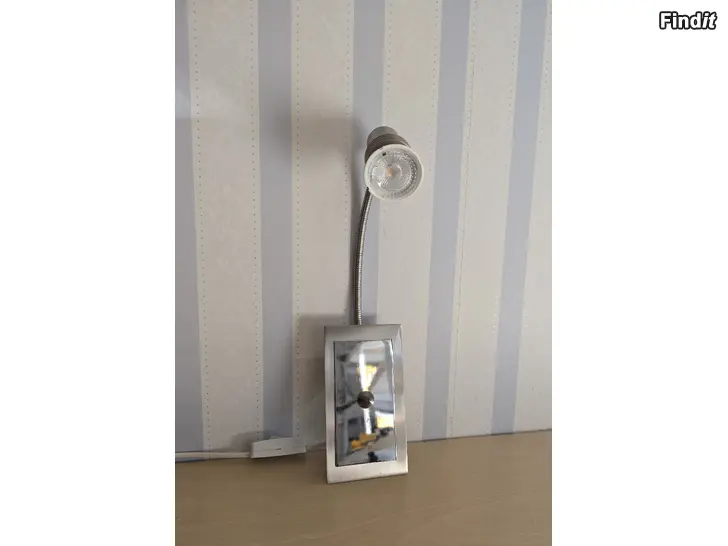 Säljes Vägglampa