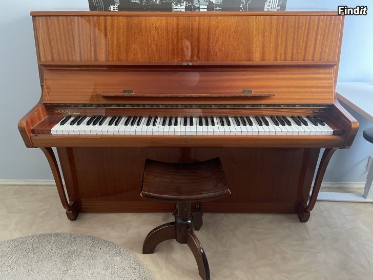 Myydään Piano