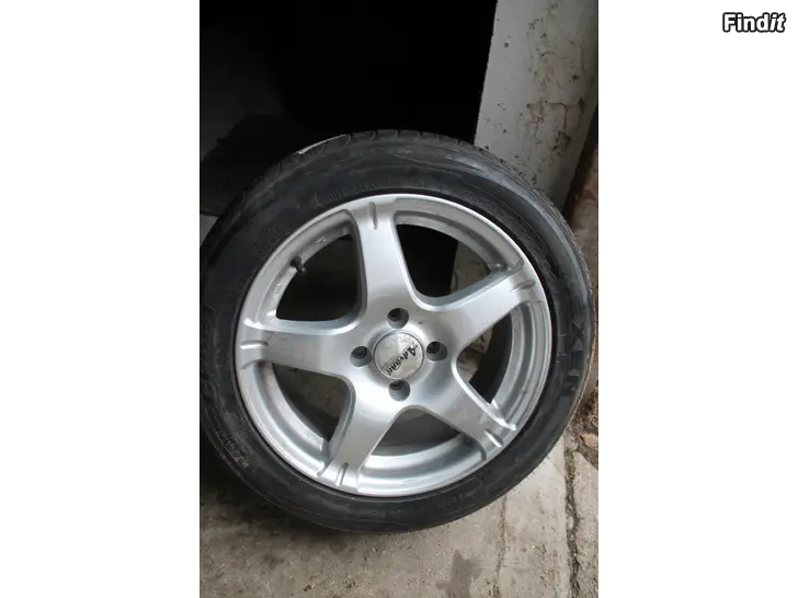 Säljes Sommar 15 däck på fälg 4/100